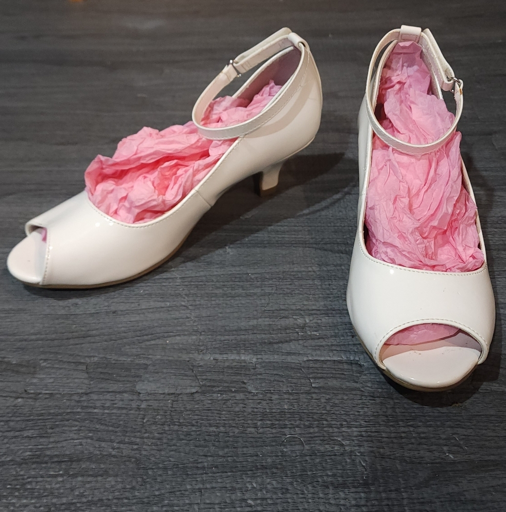 American Eagle Outfitters White Peep-Toe Heels